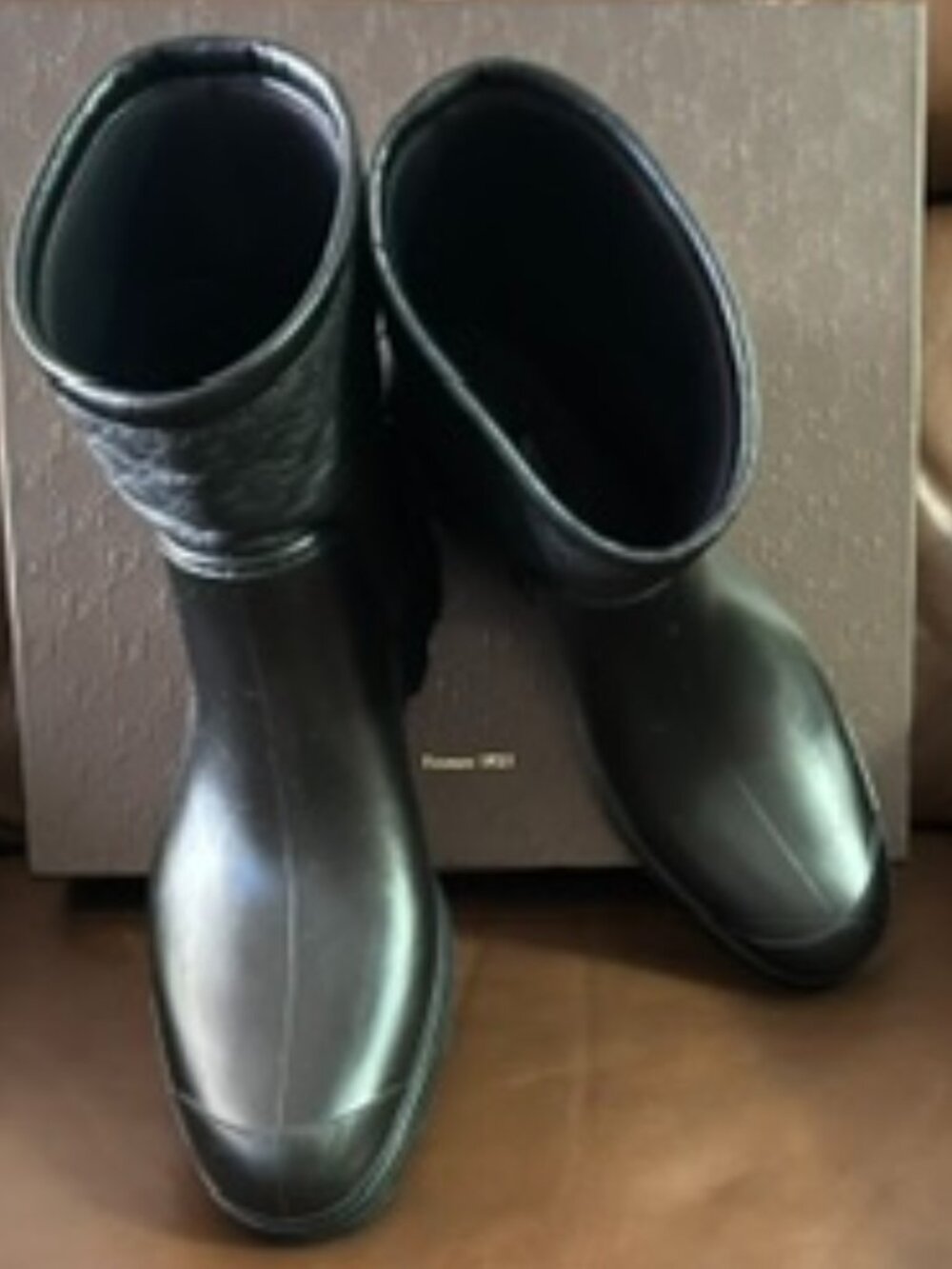 🌺Beautiful Authentic "Pre- Owned" Gucci Rain Boots!